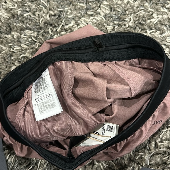 New ADIDAS Axis 22 8” Woven Training Shorts in Heather Rose - Picture 11 of 13